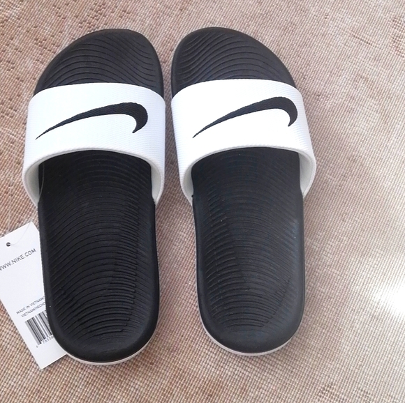 Nike Slippers - Picture 1 of 2